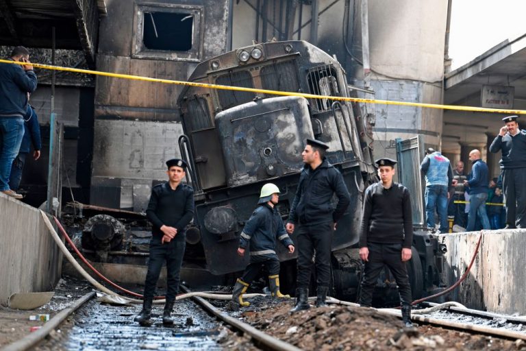 ​埃及開羅列車撞屏障引大火 至少25死50傷(視頻)