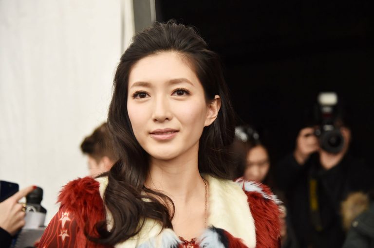 回家過年被頻頻催婚 江疏影自嘲：走為上策