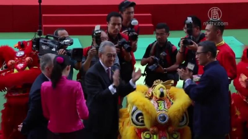 逾10萬港人初三觀賽馬 陸客感受新年氣氛