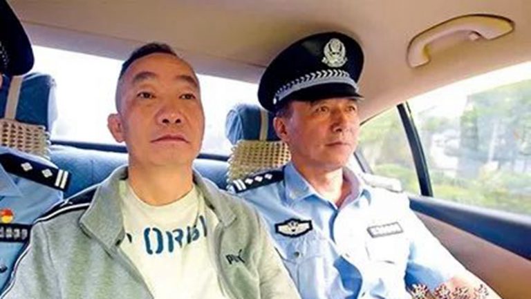 貪官落網細節：突擊隊深夜樓頂滑下破窗捉人