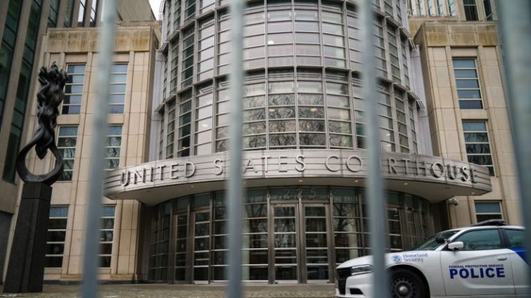 前中共外交官鐘丹紐約獲罪 5項罪名全部成立