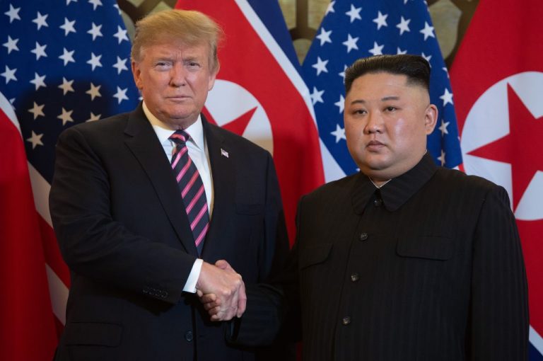 博爾頓：川普建議金正恩發展地產經濟被拒