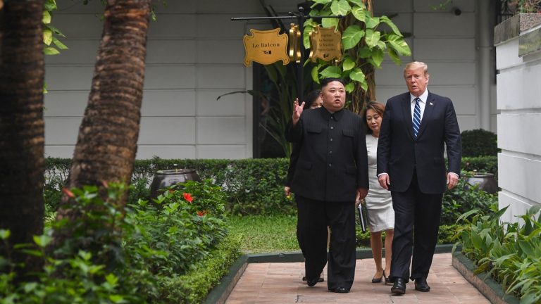「川金會」失敗內幕：川普遞一紙條 金正恩當場傻眼