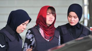 金正男謀殺案檢方拒撤指控 段氏香淚灑法庭