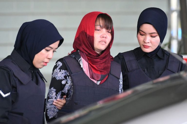 金正男謀殺案檢方拒撤指控 段氏香淚灑法庭