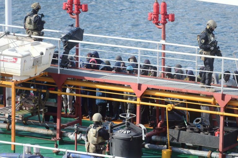 油輪救120偷渡客反遭劫持 馬耳他軍方武力登船