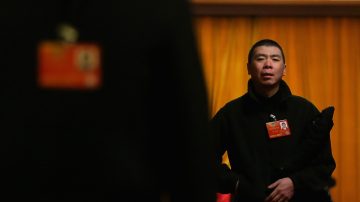 怕惹恼习近平？ 冯小刚两会现身一言不发