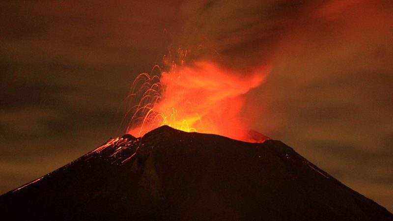 墨西哥北部火山爆发 轰隆巨响传40公里外