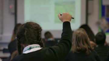 忧学生过早染毒 纽约教育界反对大麻合法