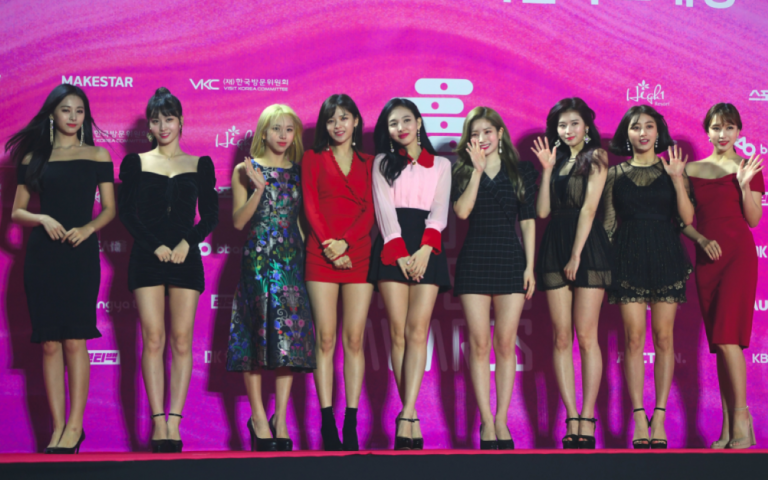 TWICE聽五萬粉絲合唱落淚 7月連發日文新曲