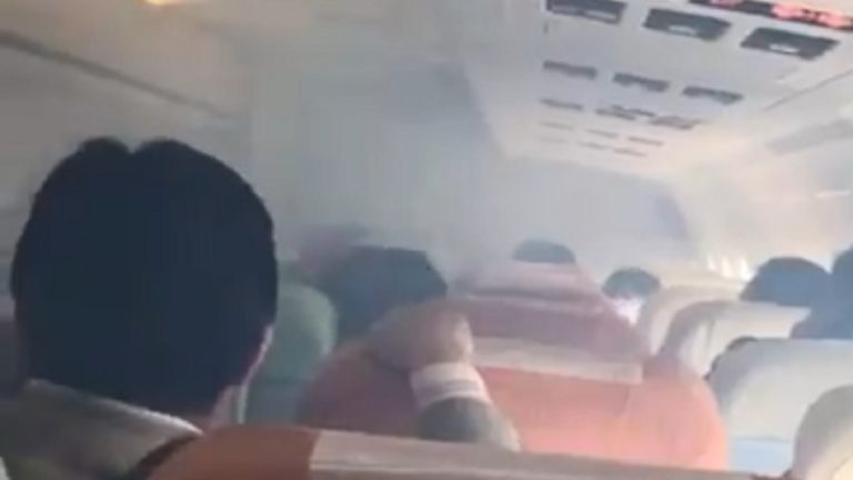 遠航班機降落新潟機場 機艙冒煙乘客咳嗽不已