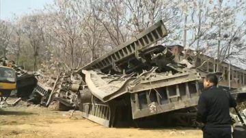 火車脫軌壓毀河南民房 釀4死2失聯