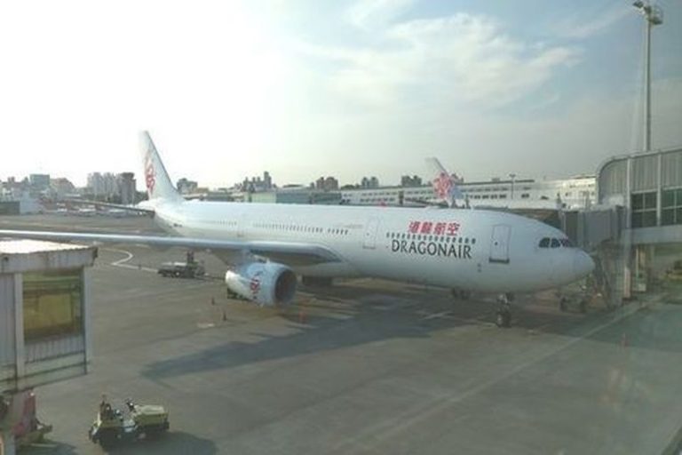 港龍班機起飛後冒煙 緊急洩油折返高雄