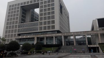 【禁闻】高校学生告密 教授接二连三“被下课”