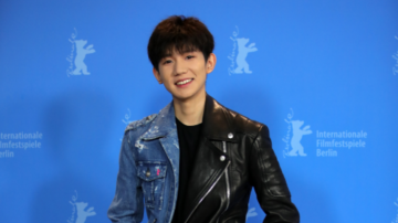 换了新发型却罩着头 TFBOYS王源：怕粉丝笑我