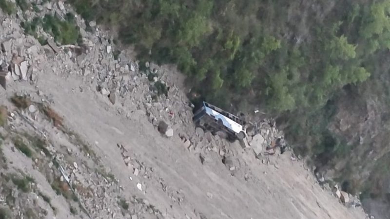 印度巴士墜喜馬拉雅山區 至少10死多人傷