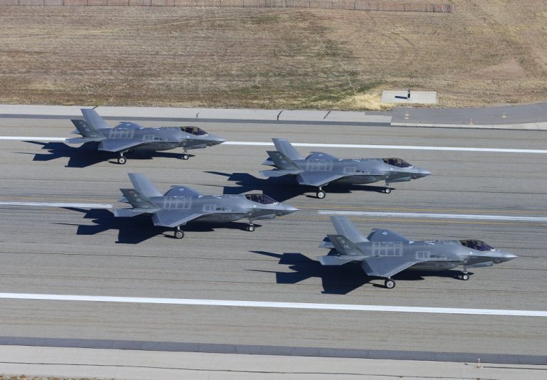 日F-35匿蹤戰機失事 殘骸尋獲飛行員下落不明