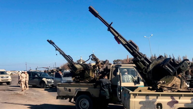利比亚危机骤升 美吁叛乱将领停止攻势