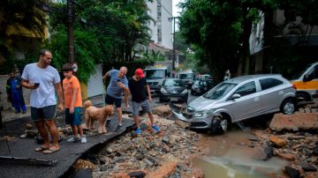 里约暴雨土石流肆虐 全市进入紧急状态(视频)