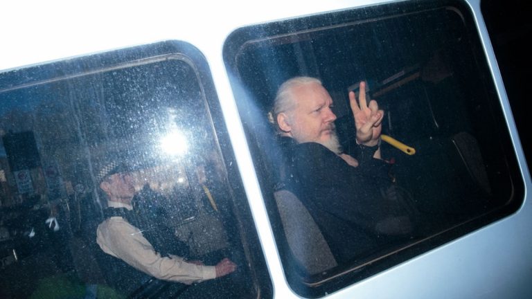 維基解密阿桑奇被捕 美國對英提出引渡