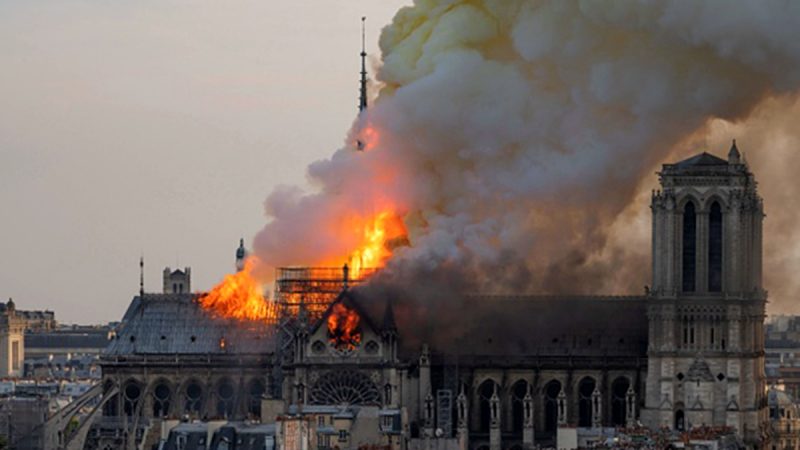 顏丹：巴黎聖母院滅火現場的中國無人機