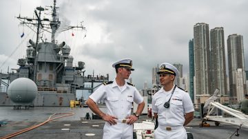 美藍嶺號抵港 拒參加中共海上閱艦式