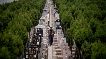 “我的邻居不是活人” 中国多地小区惊现骨灰房