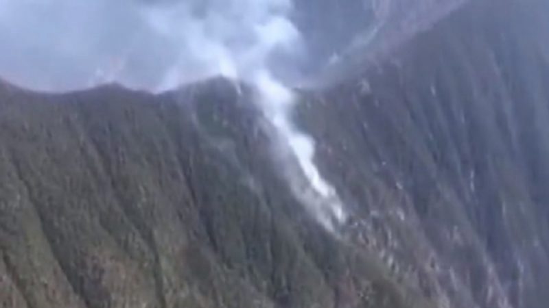 凉山大火复燃7天仍未熄 官方紧急增派消防员