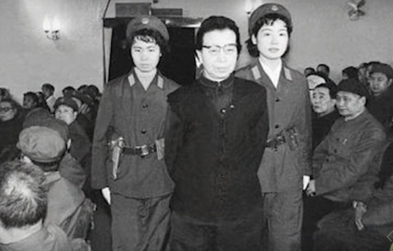 【江峰時刻】紅都女皇江青在法庭上說了什麼，被六位法官喝斥「住口」， 從江青的自殺看中國共運禍害