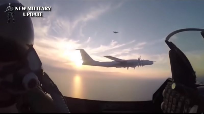 俄6架军机闯美识别区 F-22升空伴飞