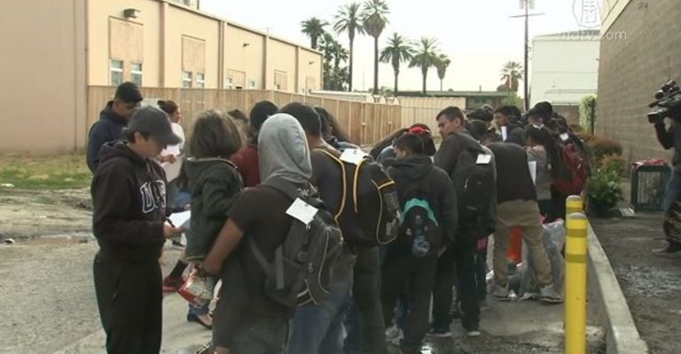 美墨移民激增 邊境巡邏隊下放公車站