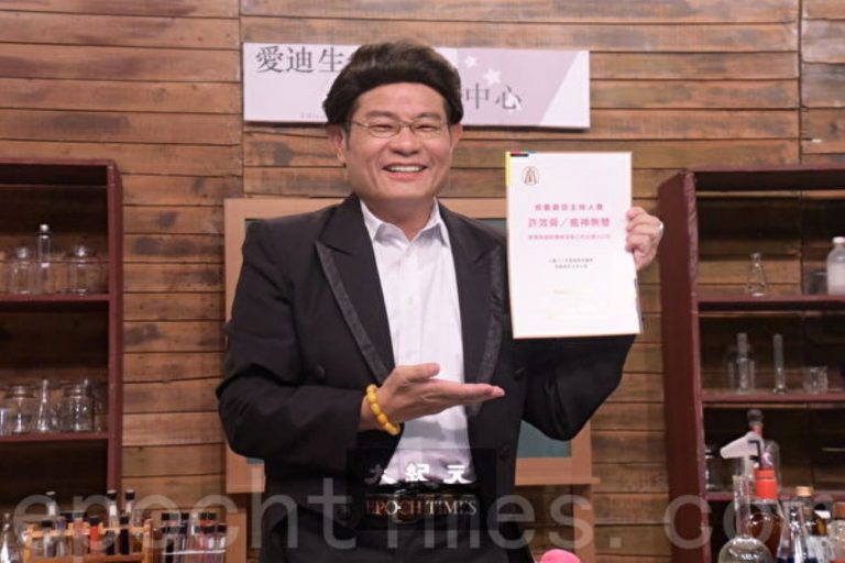 許效舜棚內錄影 宣布「考慮選基隆市長」