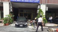 高雄包裹爆炸釀一命危 警逮一男一女(視頻)