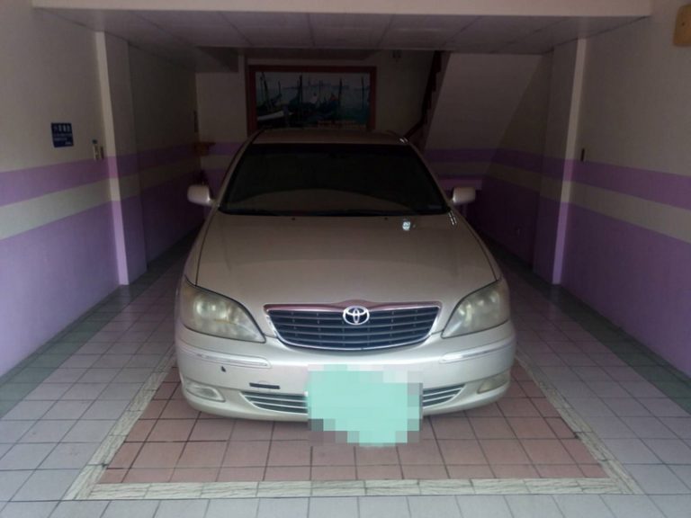 男子睡車上引擎未熄 汽車旅館4人昏迷送醫