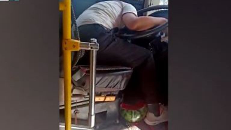 山西男未趕上公交打車追截 西瓜砸頭打暈司機