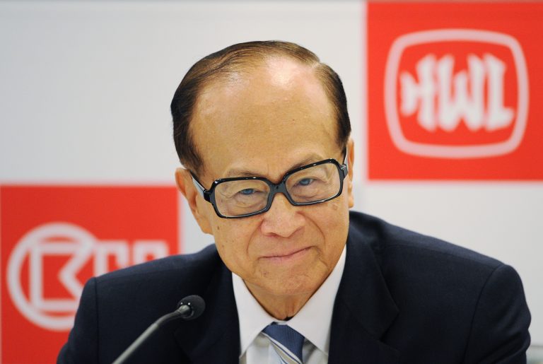 陸媒揭李嘉誠「反共」證據：套現1700億後走人