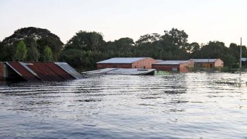 豪大雨致河水氾滥 巴拉圭7万人被迫撤离