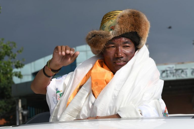 雪巴人1週內2次登頂珠峰 創24次登頂紀錄