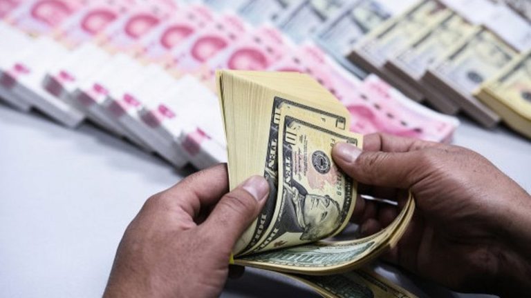 財經100秒：中共慌資金外流 美元提領額度緊縮4成