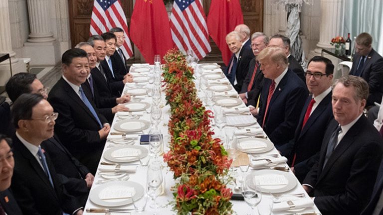 綁架國民賄賂全世界，貿易戰下十幾億炮灰人質，他們該恨誰？
