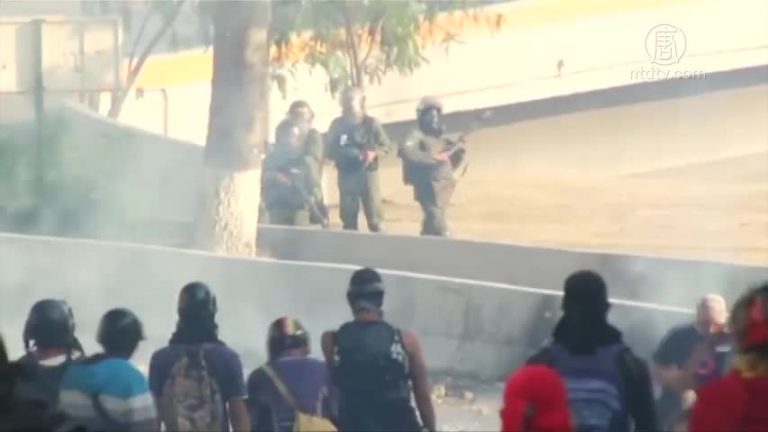 委國人持續抗議 被軍車衝撞者憶驚險時刻
