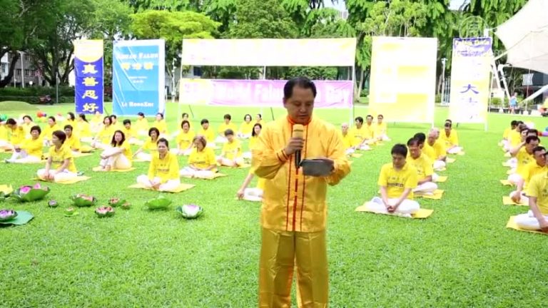 法輪大法日 新加坡胡先生流淚感激師父救命之恩