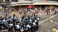 【新闻周刊】香港一周风云录：百万游行 警察开枪 林郑转向