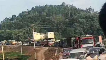 堵死！廣西玉林陸川二級路成了「網紅路」，大雨後爛成泥巴路，堵到崩潰……