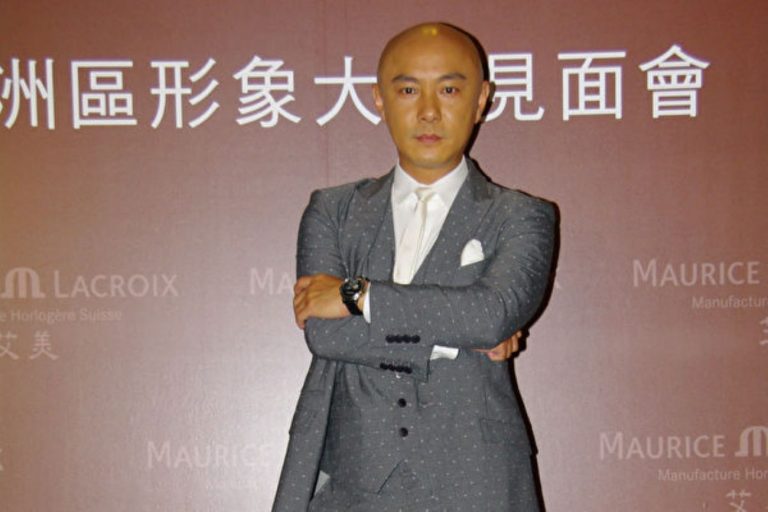 當年結婚妻穿舊婚紗 張衛健親製頭紗補遺憾