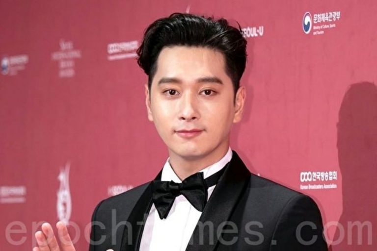 2PM老么燦盛今入伍 三位大哥成員為他送行