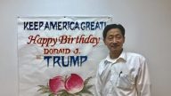 川普73歲生日 華人藝術家畫壽桃祝壽
