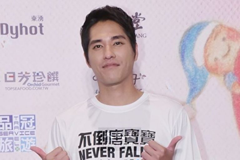 藍正龍首執導筒 郭書瑤苦練潛水化身美人魚