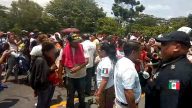 阻移民祭關稅有效 墨西哥封路攔上千移民(視頻)