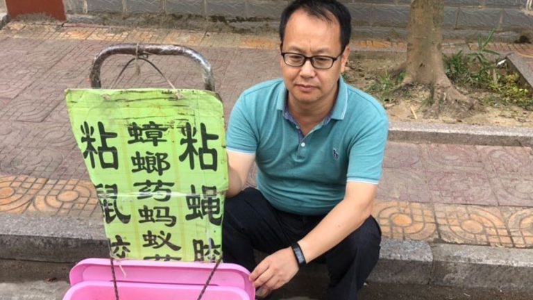 709案律師劉曉原 被迫上街擺地攤